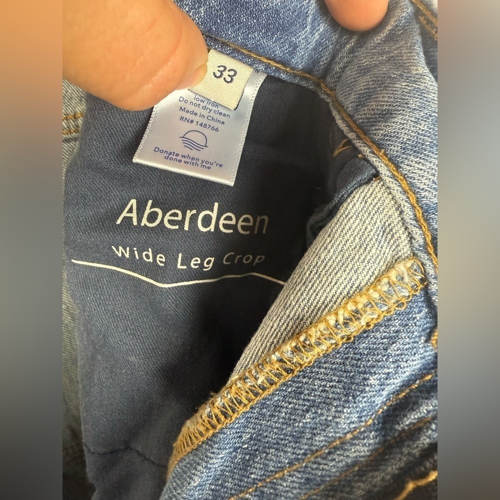 Oliver Logan women’s medium wash Aberdeen wide leg crop denim jeans. Size 33 NWT - Picture 9 of 10